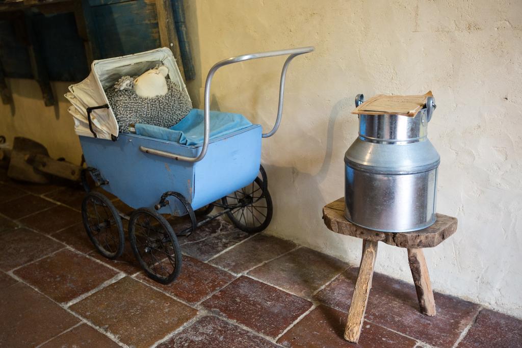 Au Mas Des Calmettes Bed & Breakfast Parisot  ภายนอก รูปภาพ