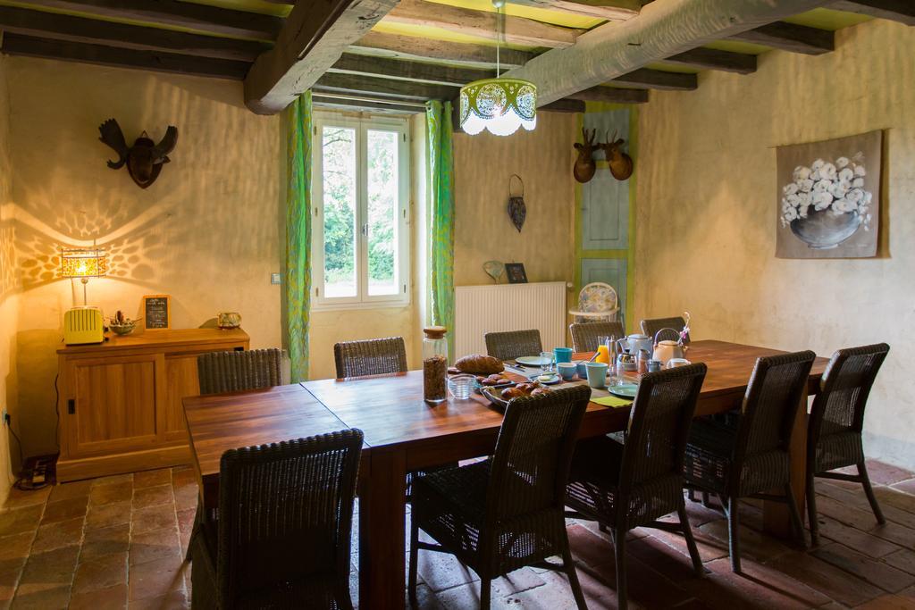 Au Mas Des Calmettes Bed & Breakfast Parisot  ภายนอก รูปภาพ