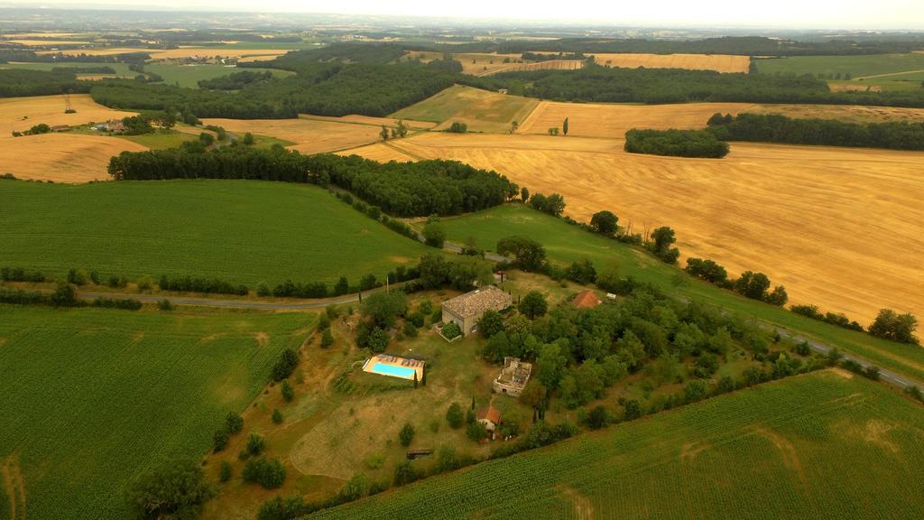 Au Mas Des Calmettes Bed & Breakfast Parisot  ภายนอก รูปภาพ